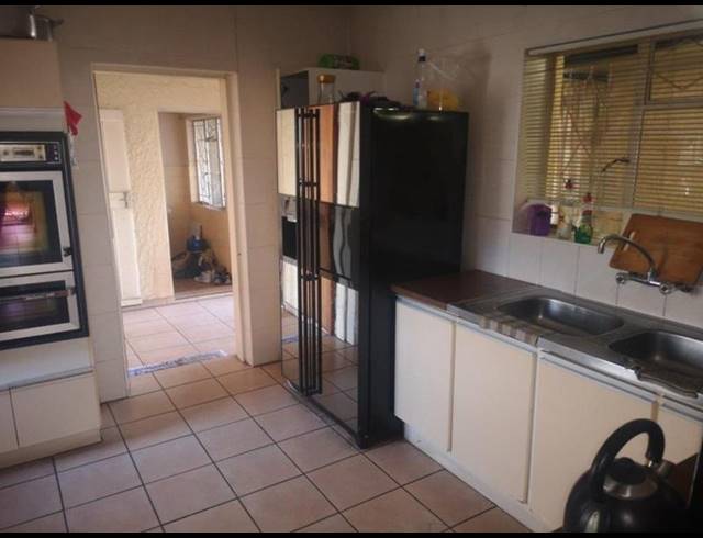 3 BEDROOM HOUSE FOR SALE IN WYCHWOOD